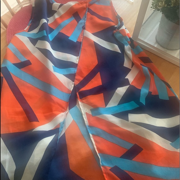 Beautiful top!! - Picture 2 of 4